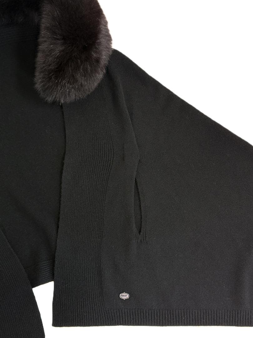 美品★FOXEYフォクシー カシミヤケープストール フォックス ロゴプレート付