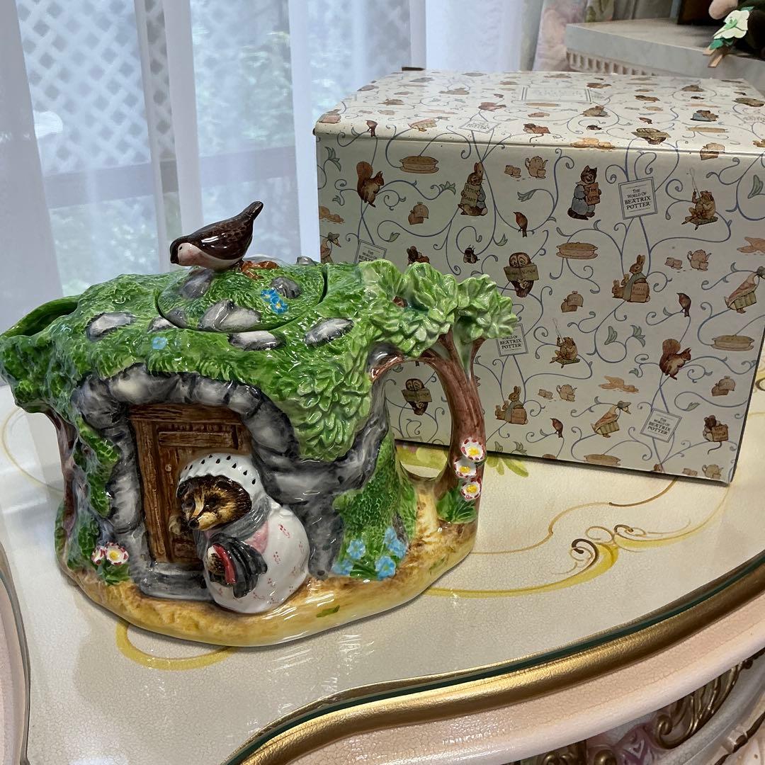 ピーターラビットの陶器製ポット(ティギーおばさん)小鳥付き