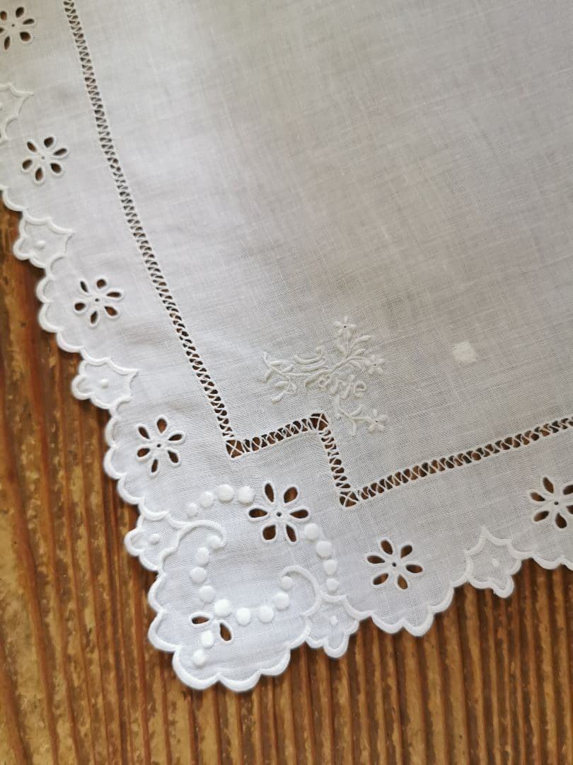 アンティーク フランス マリー花刺繍 オープンカットワーク アイレット ハンカチ
