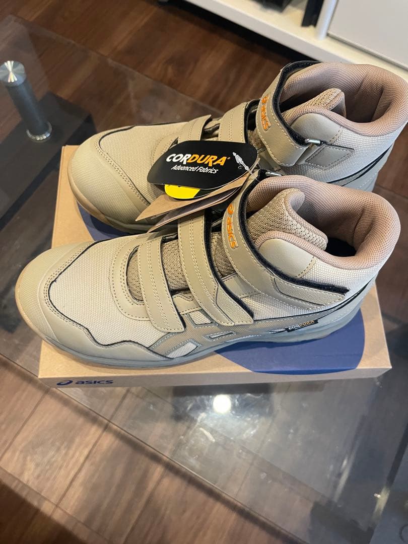 限定色　ASICS WINJOB CP216 TOUGH 26.5cm ベージュ
