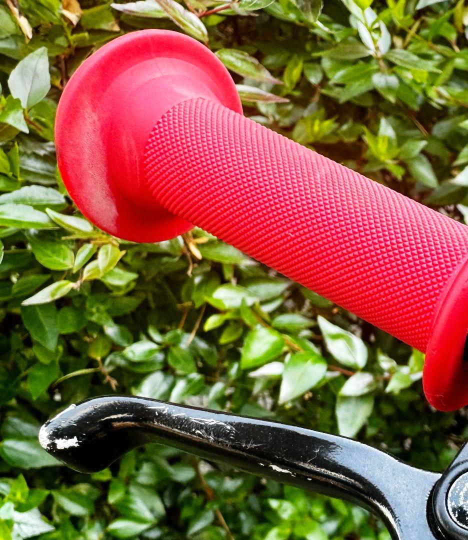 よつばサイクル 16インチ ヒーローレッド (補助輪パーツ付き)