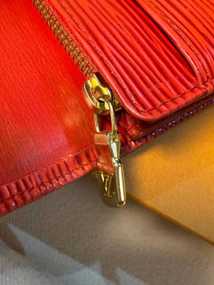 ルイヴィトン 長財布 エピ ポルトフォイユサラ レッド 【美品】