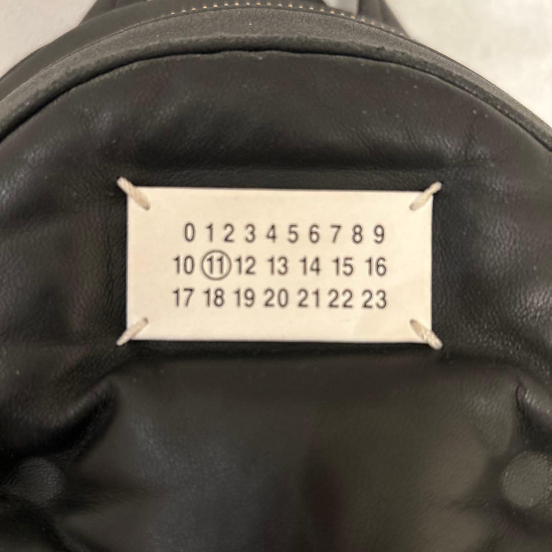 黒レザー パフデザイン リュック