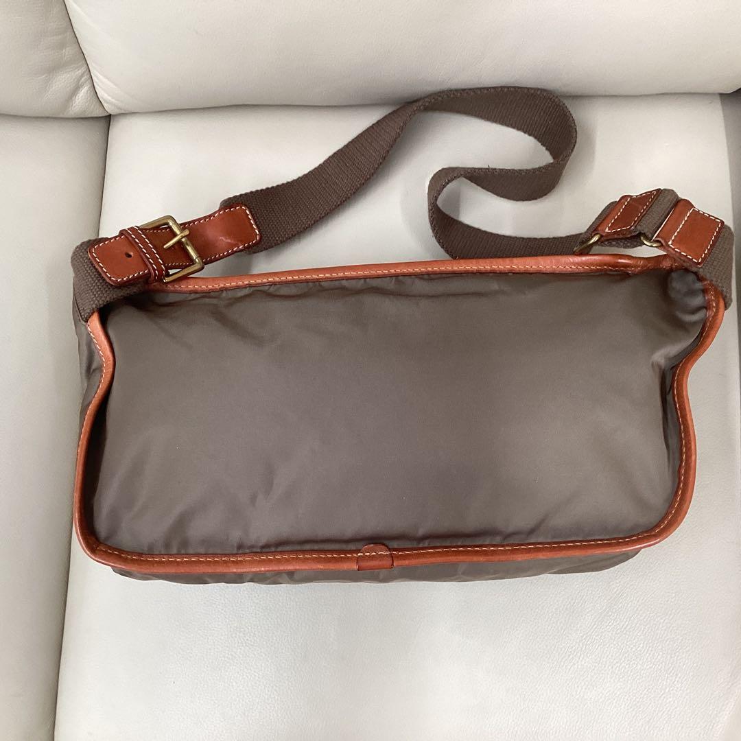 フェリージ　ダニエルボブ、オロビアンコ　ポーター　女性でも可