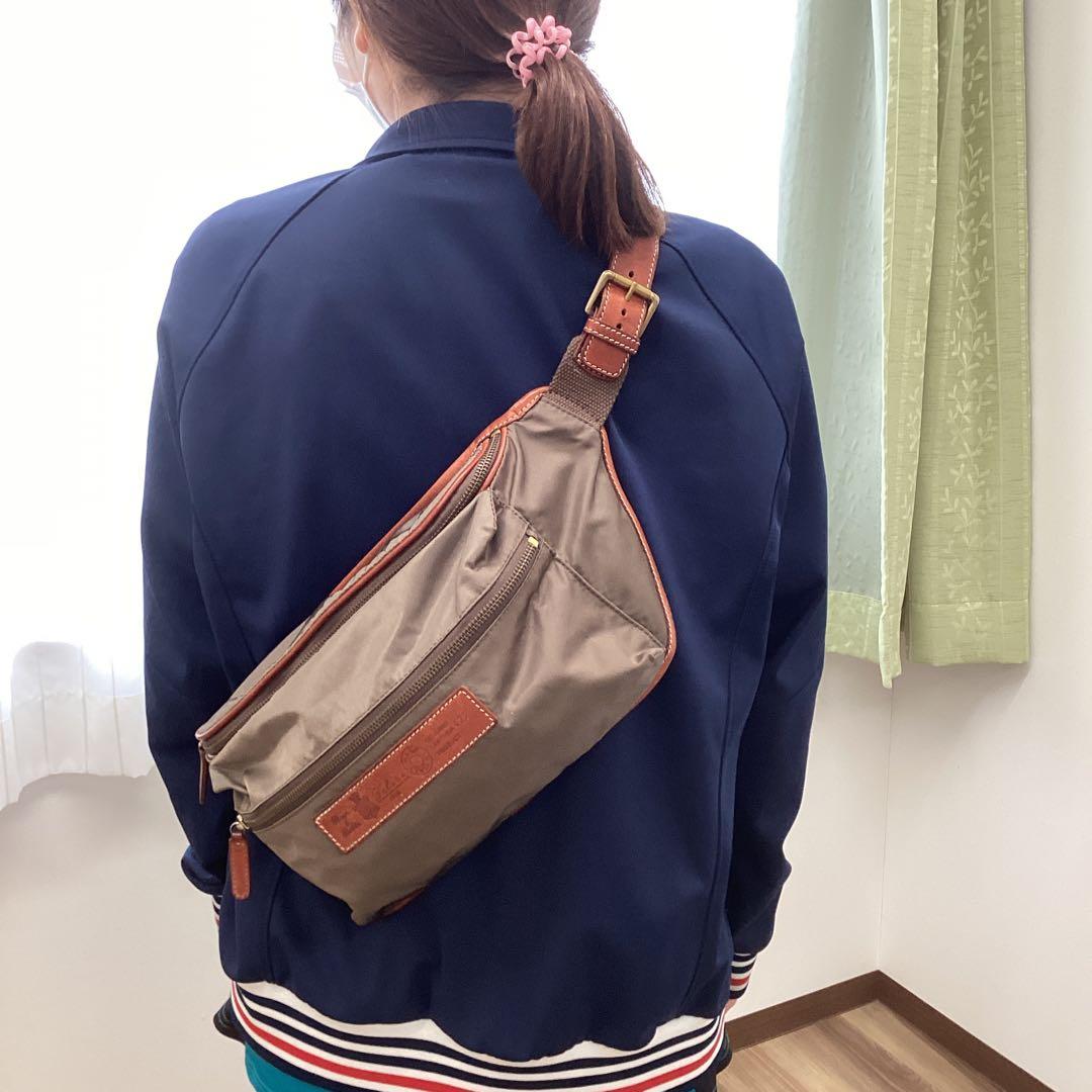 フェリージ　ダニエルボブ、オロビアンコ　ポーター　女性でも可