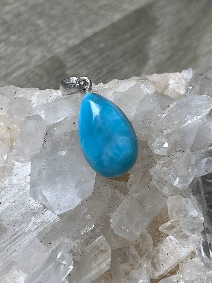 天然石ラリマー☆高品質！ひし型ペンダントトップ☆マリンブルー＆形が美しい！