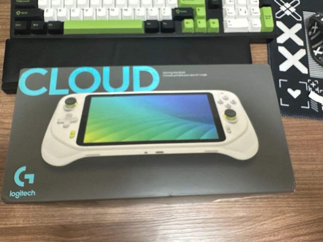 Logitech G Cloud Gaming Handheld 7インチ