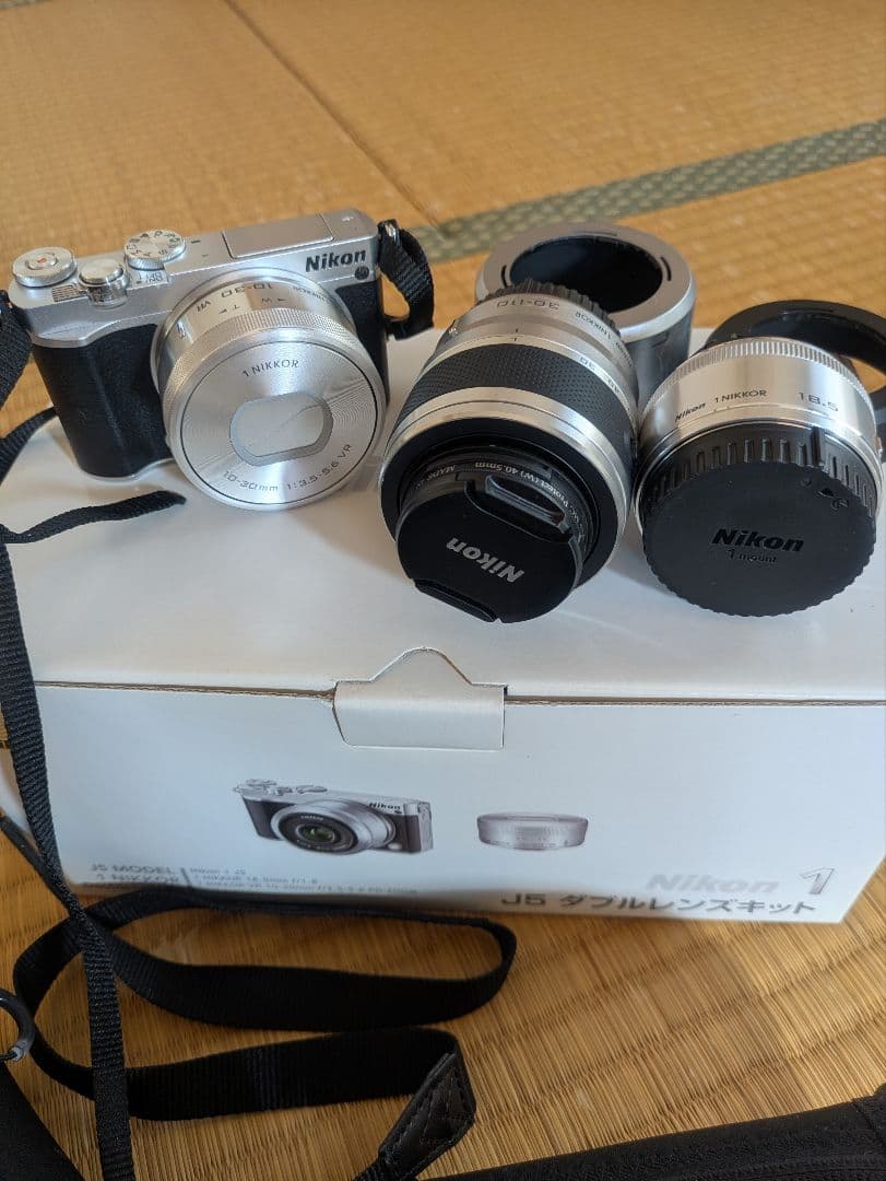 g*y様 Nikon 1 J5 ダブルレンズキット シルバー おまけ付き