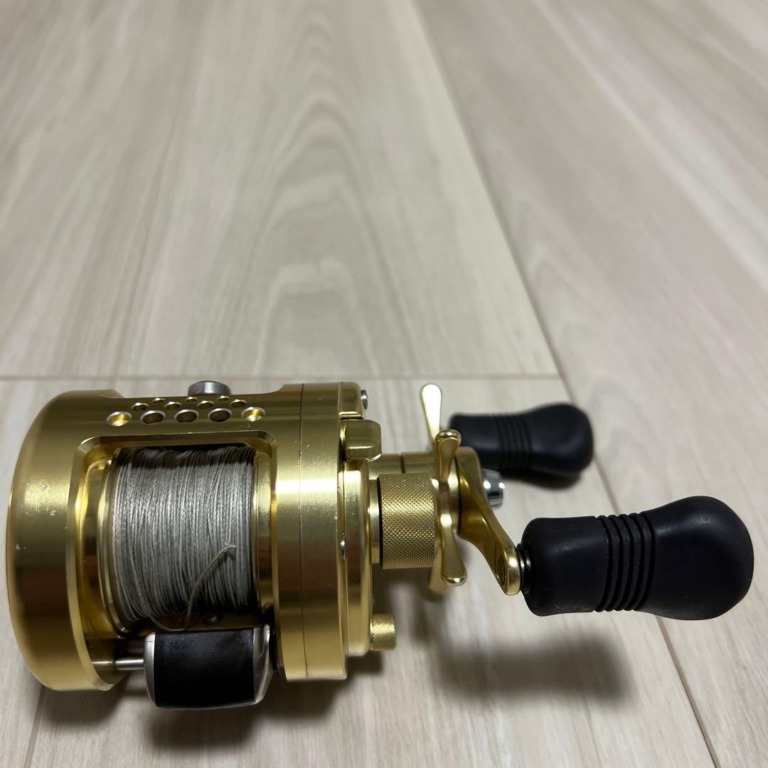 SHIMANO CALCUTTA CONQUEST 300 ベイトリール