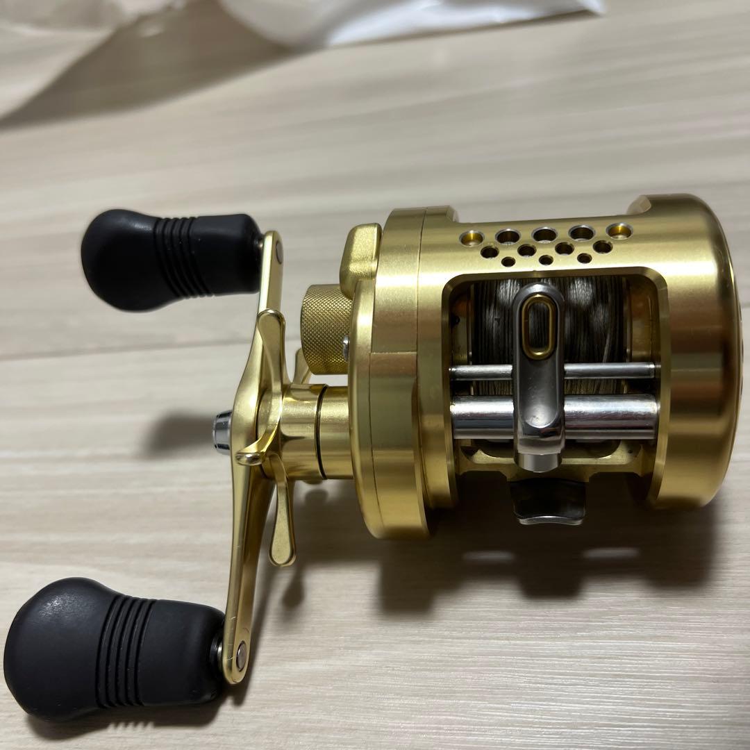 SHIMANO CALCUTTA CONQUEST 300 ベイトリール