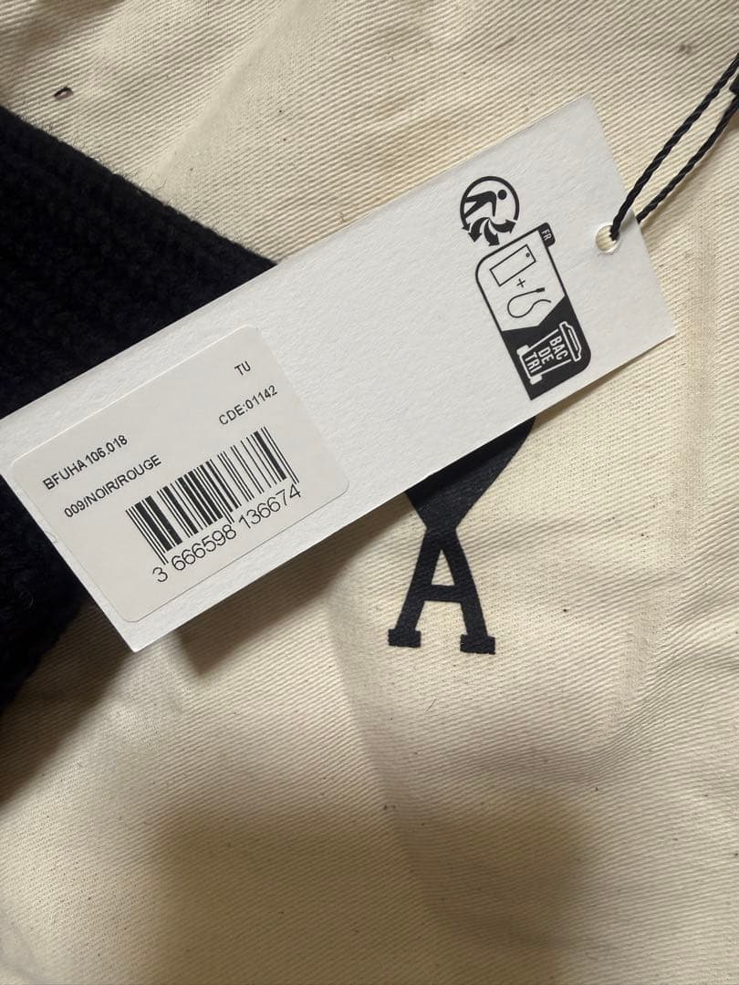 【新品未使用　タグ付】ami paris 黒 ニット帽
