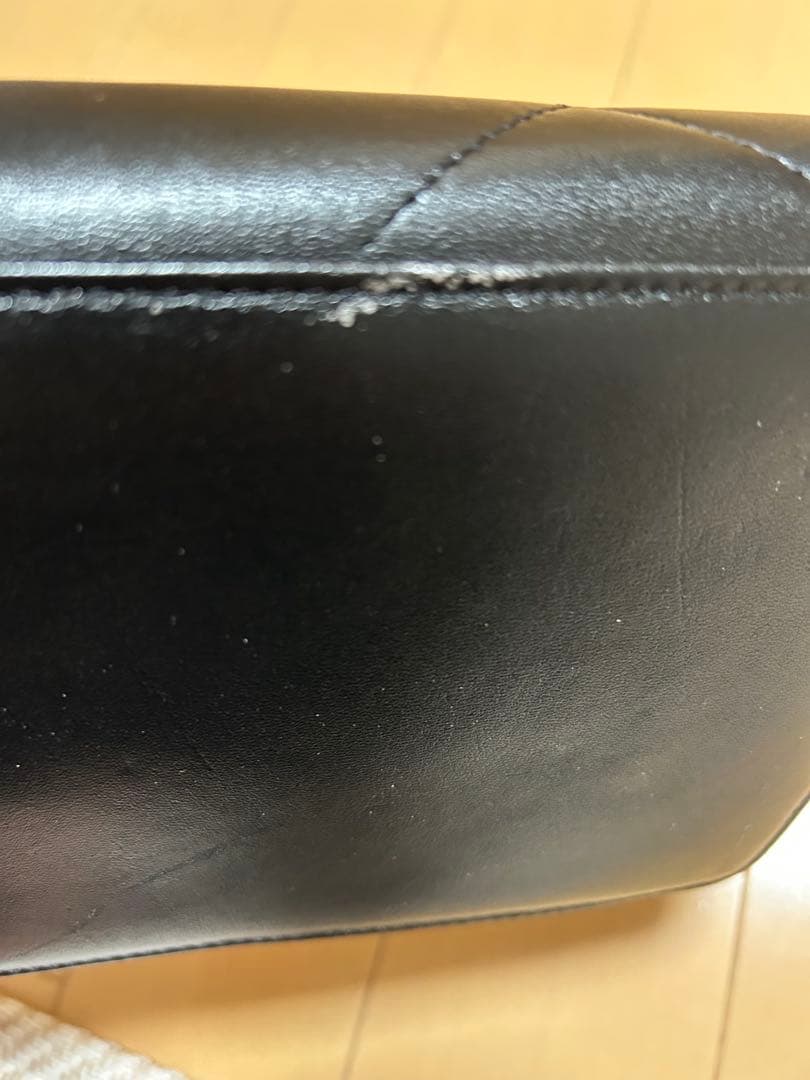 ブラックレザー パーティバッグ　クラッチバッグ　デザイン良