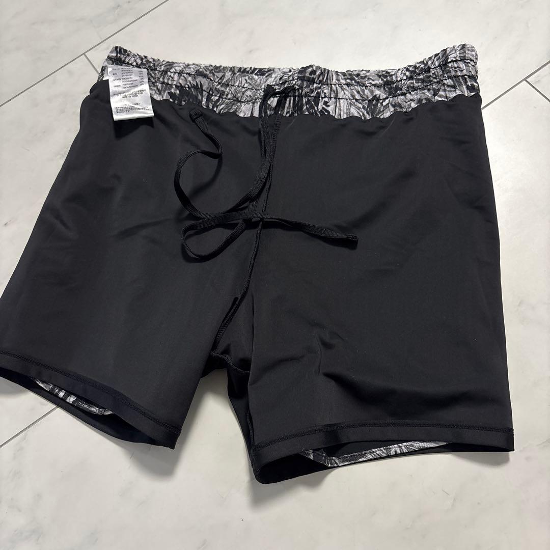 Roxy 黒白葉柄 タンクトップ＆ショートパンツ