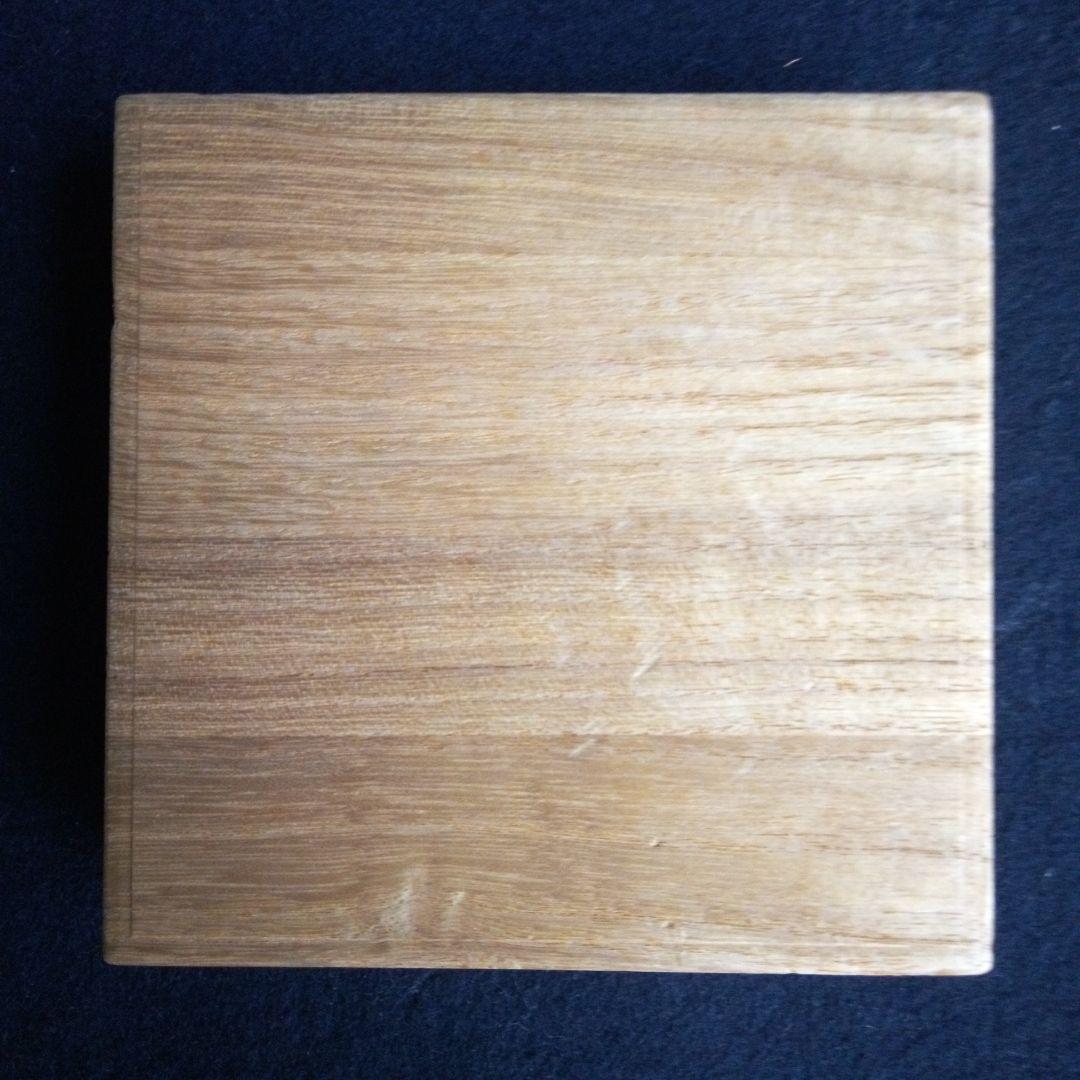 メ*9様 鍔 (つば) 金属製 伝説の生物デザイン 木製フレーム付き