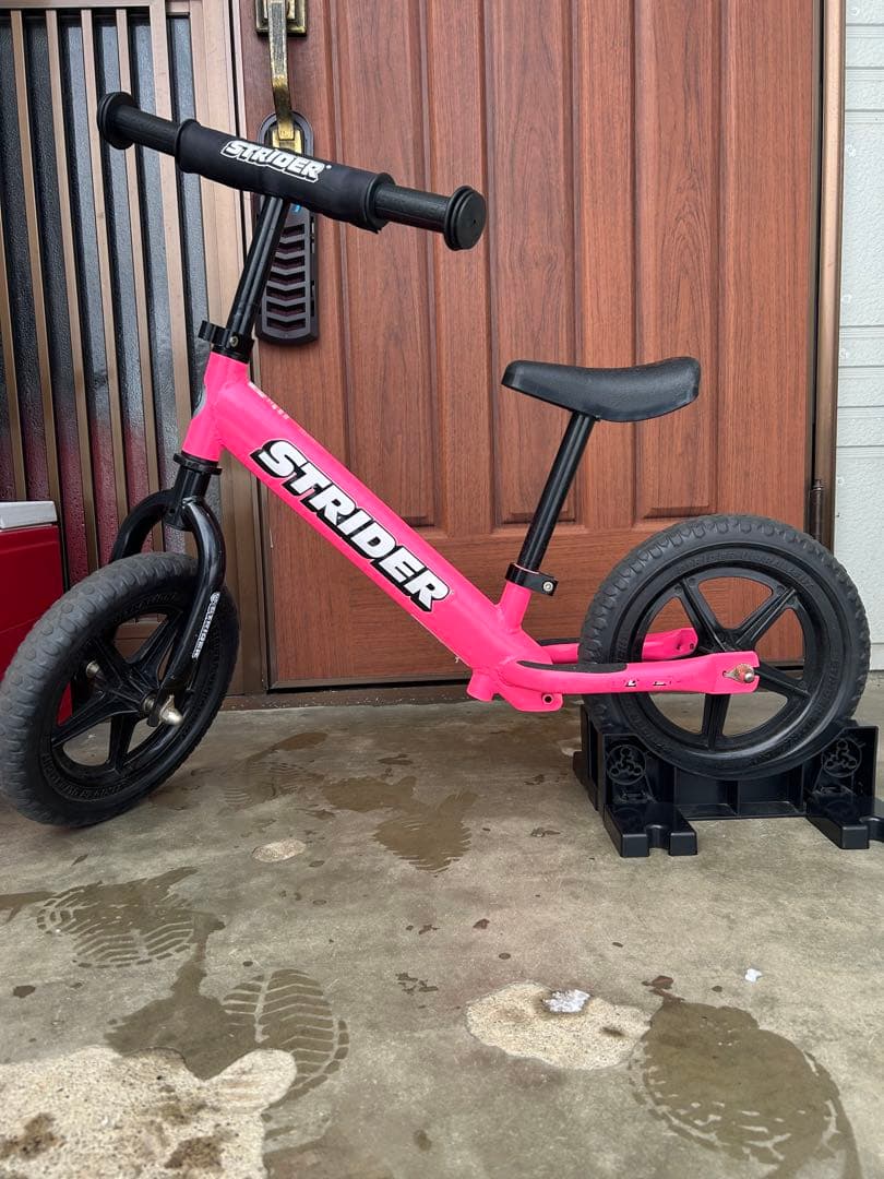 ストライダー 12インチ ピンク スタンド付き STRIDER キックバイク