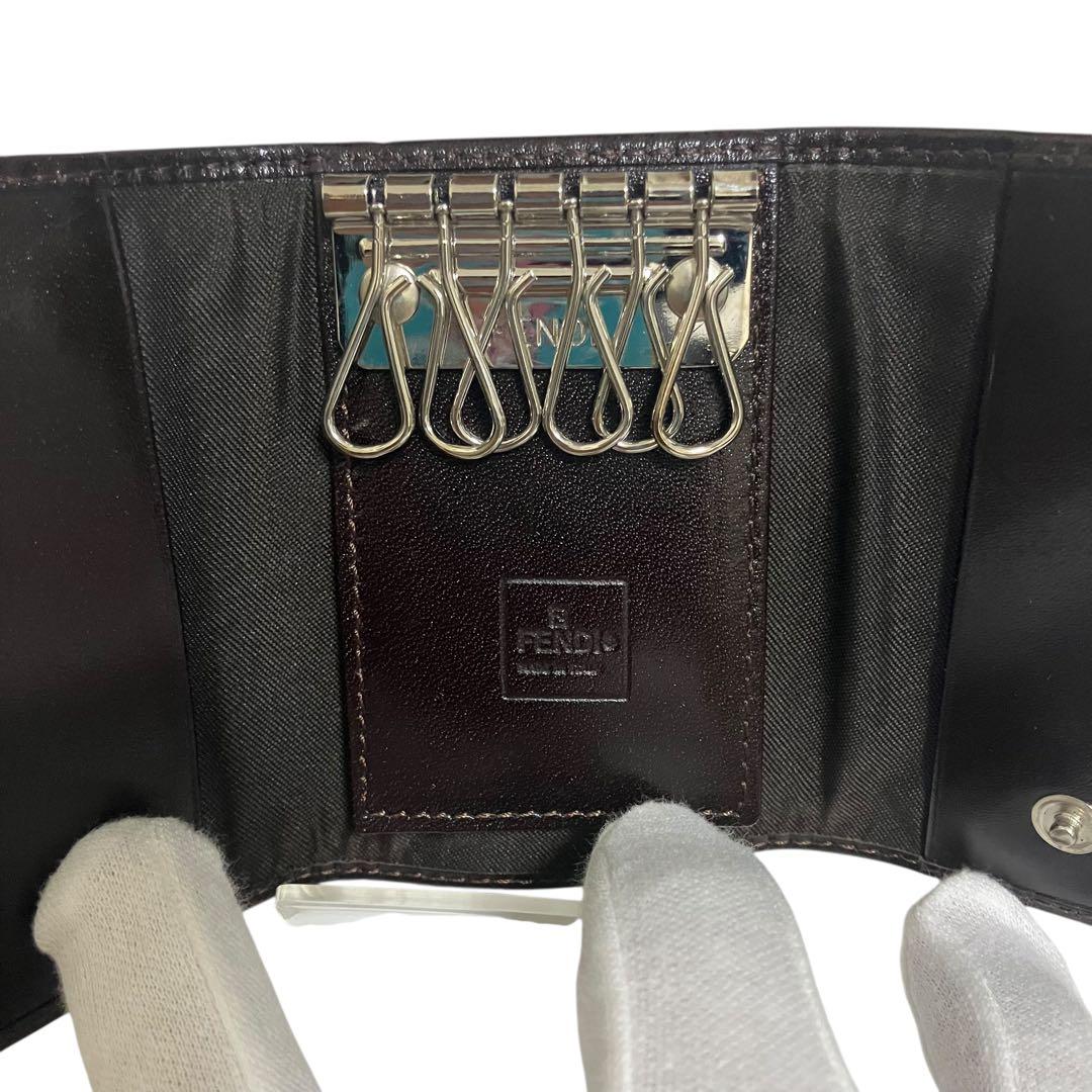 美品　FENDI フェンディ　キーケース　ズッカ柄　6連