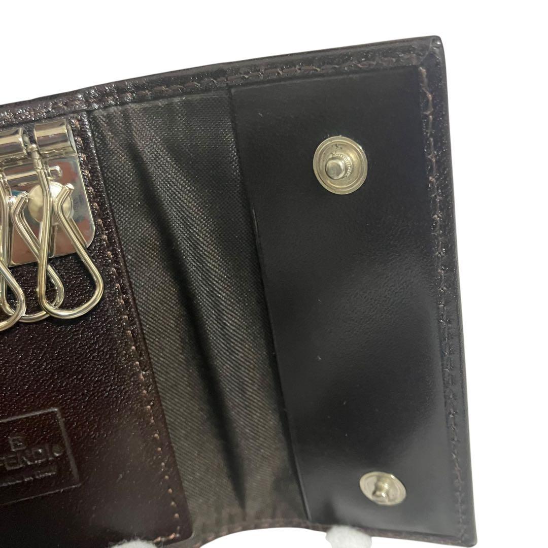 美品　FENDI フェンディ　キーケース　ズッカ柄　6連