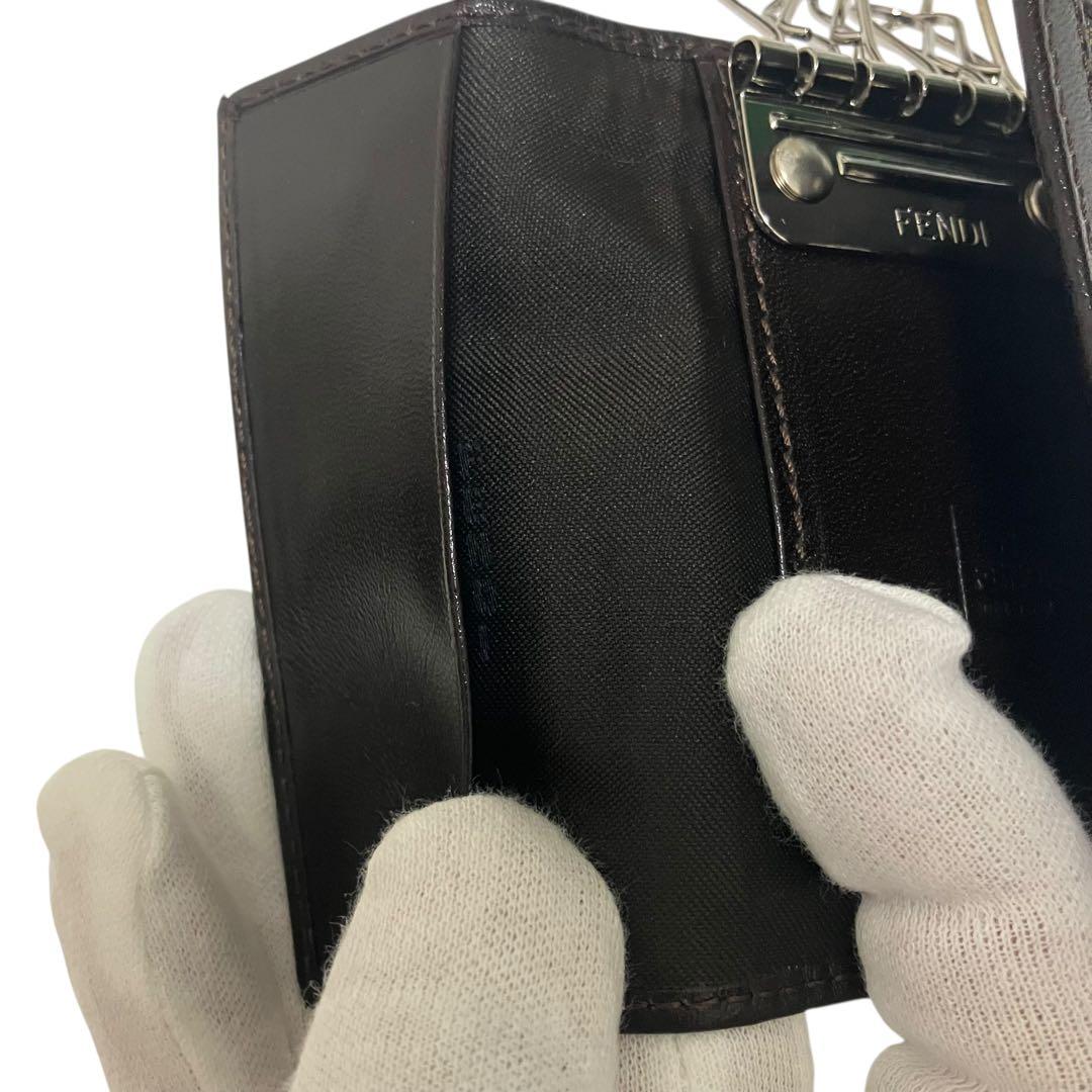 美品　FENDI フェンディ　キーケース　ズッカ柄　6連