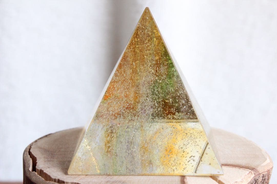 さ*ら様 【訳あり】シエラネバダ産アンダラクリスタル　大きめピラミッド　マルチカ