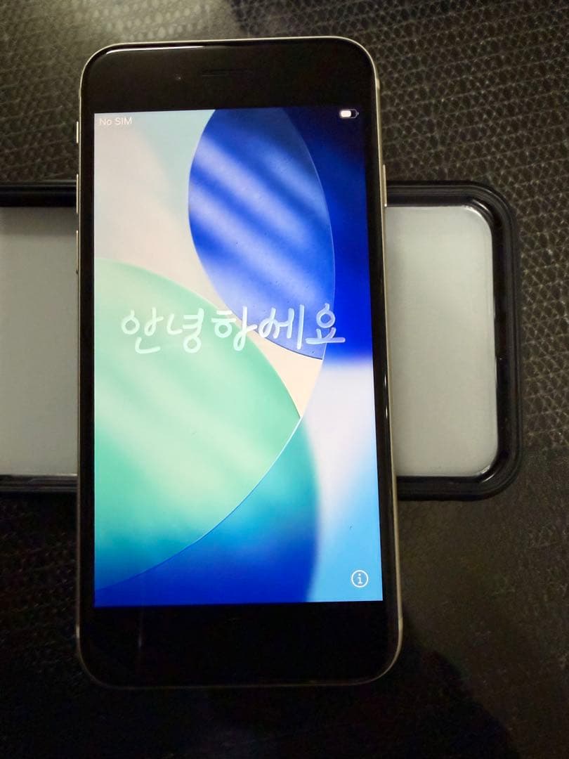 iPhone SE3 64GB スタートライト（整備済み品）SIMフリー