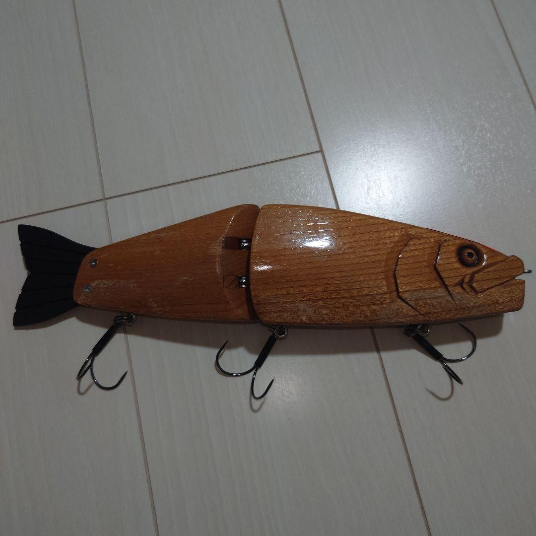 ビッグベイト TOMCAT 木製ルアー