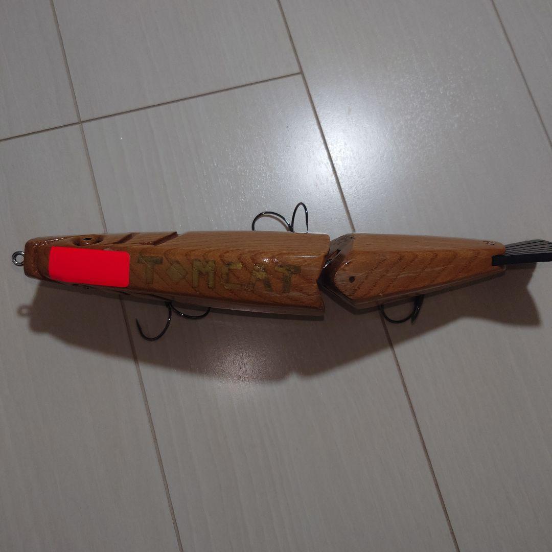 ビッグベイト TOMCAT 木製ルアー