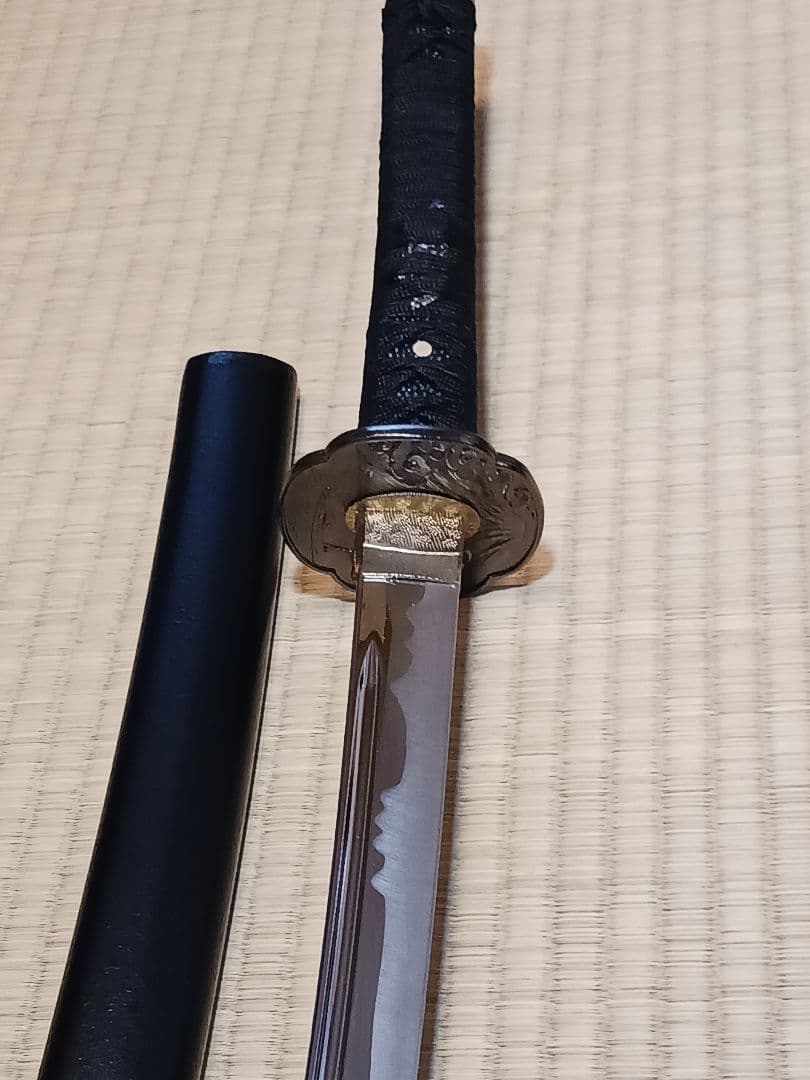 模造刀、新撰組.永倉新八愛刀(播州手柄山氏繁)写し 一貫巻拵、鐔.燻し銀鯉滝登り