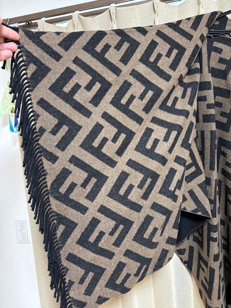 FENDI ロゴ入りポンチョ・ケープコート