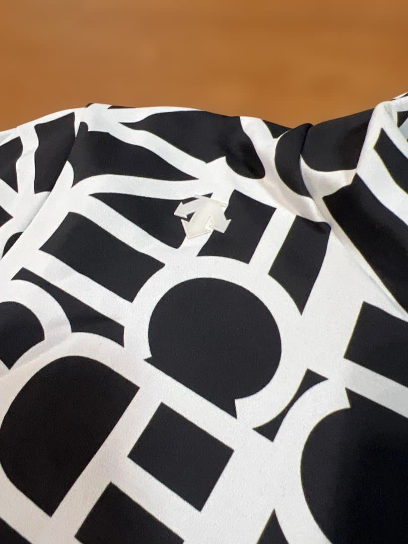 【美品】DESCENTE デサント ハイネックTシャツ