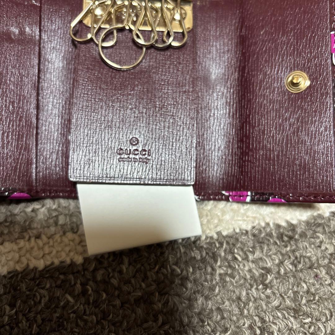 GUCCI ハート柄 レザーキーケース