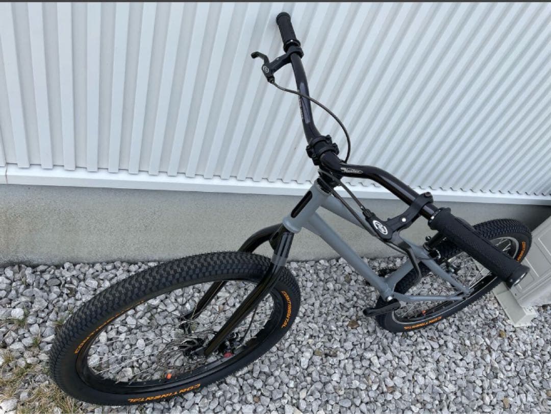 ツバグラ　trmozu 24インチ グレー再塗装