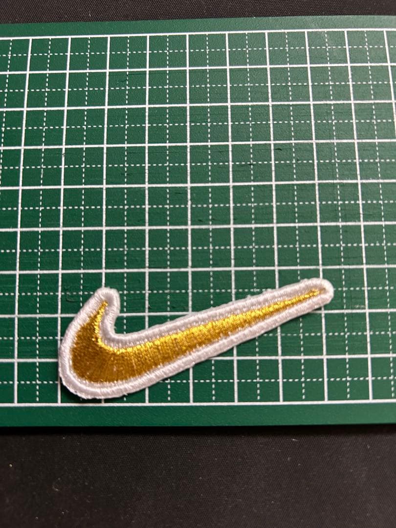 NIKE刺繍ワッペン 希少ゴールドスウォッシュ 即購入OK - メルカリ