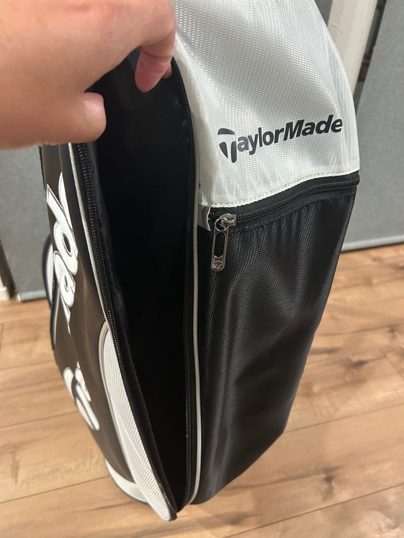 TaylorMade トゥルーライト　ゴルフバッグ