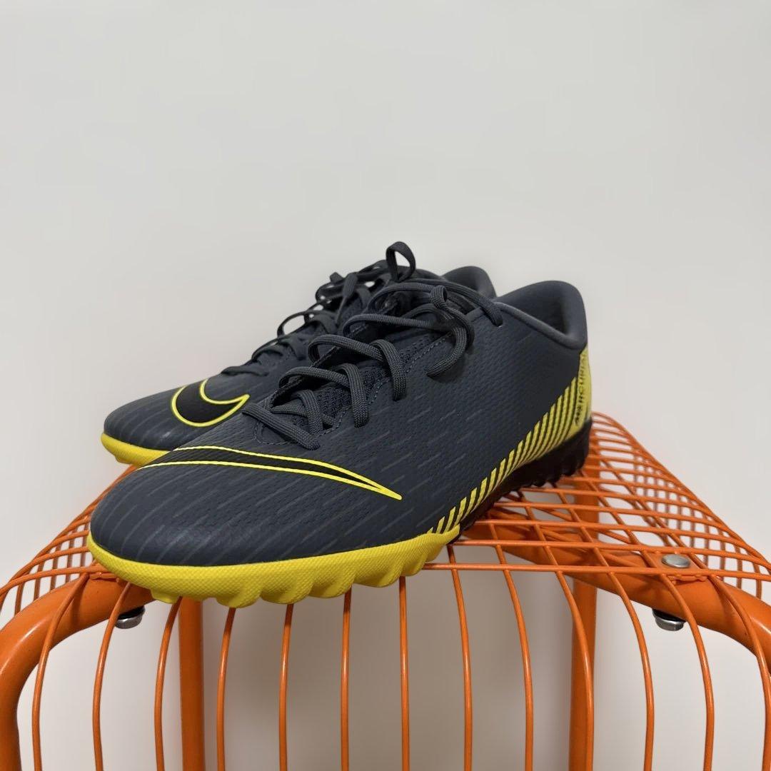 ナイキ ヴェイパー 12 アカデミー TF