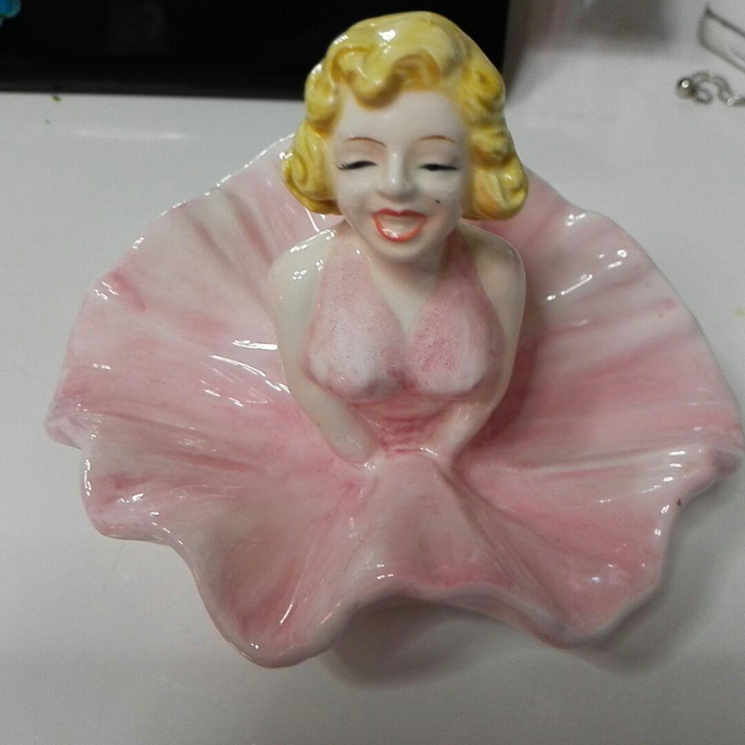 灰皿　令和記念日に、いやされます。 灰皿ホワイト | 令和ロマンのご様子