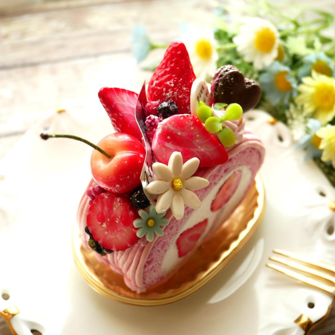 【マロングラッセ様】苺づくし♡可愛いロールケーキ/薔薇♡苺の贅沢マカロンケーキ◆