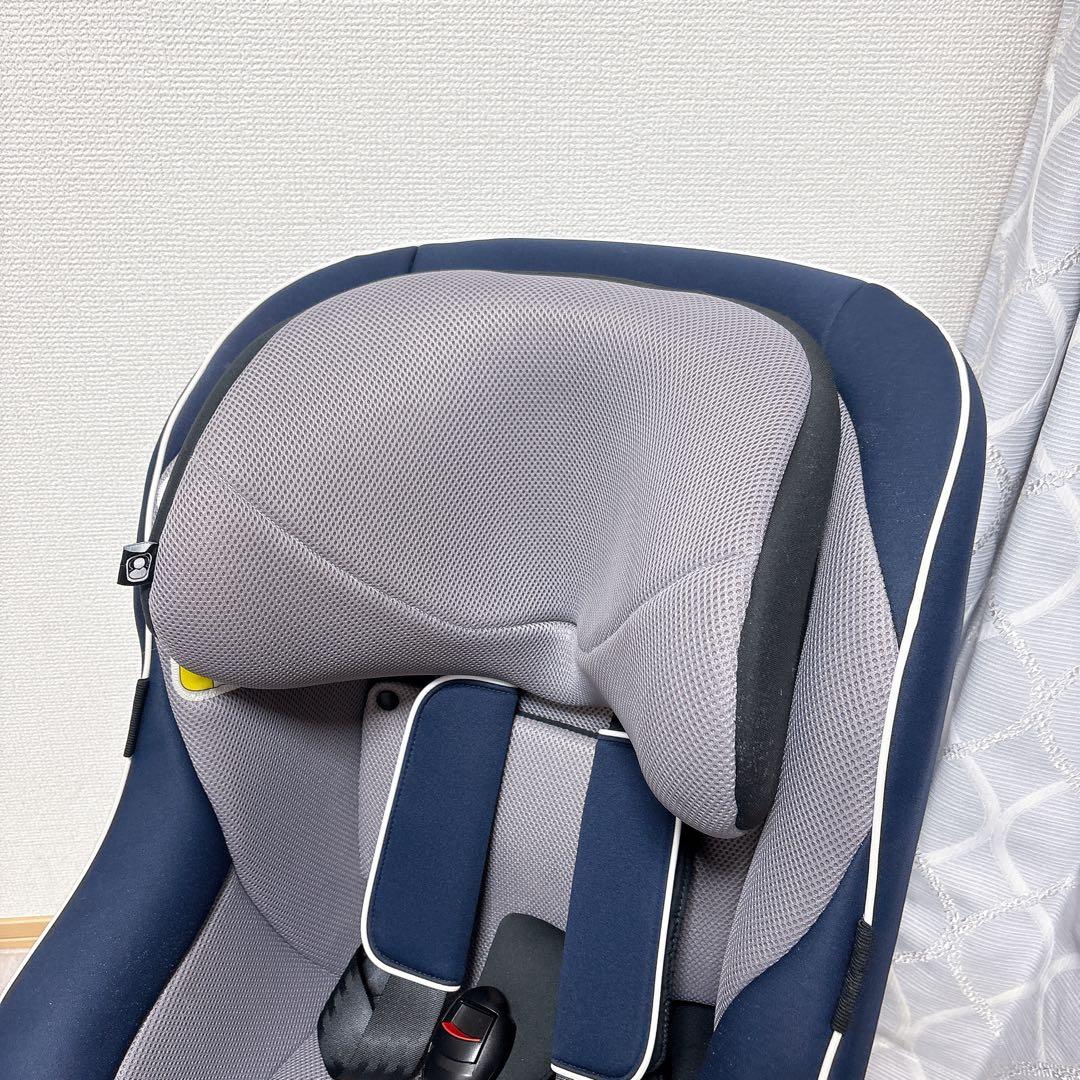 チャイルドシート Joieアーク360°（ブラック&ネイビー） ISOFIX - メルカリ
