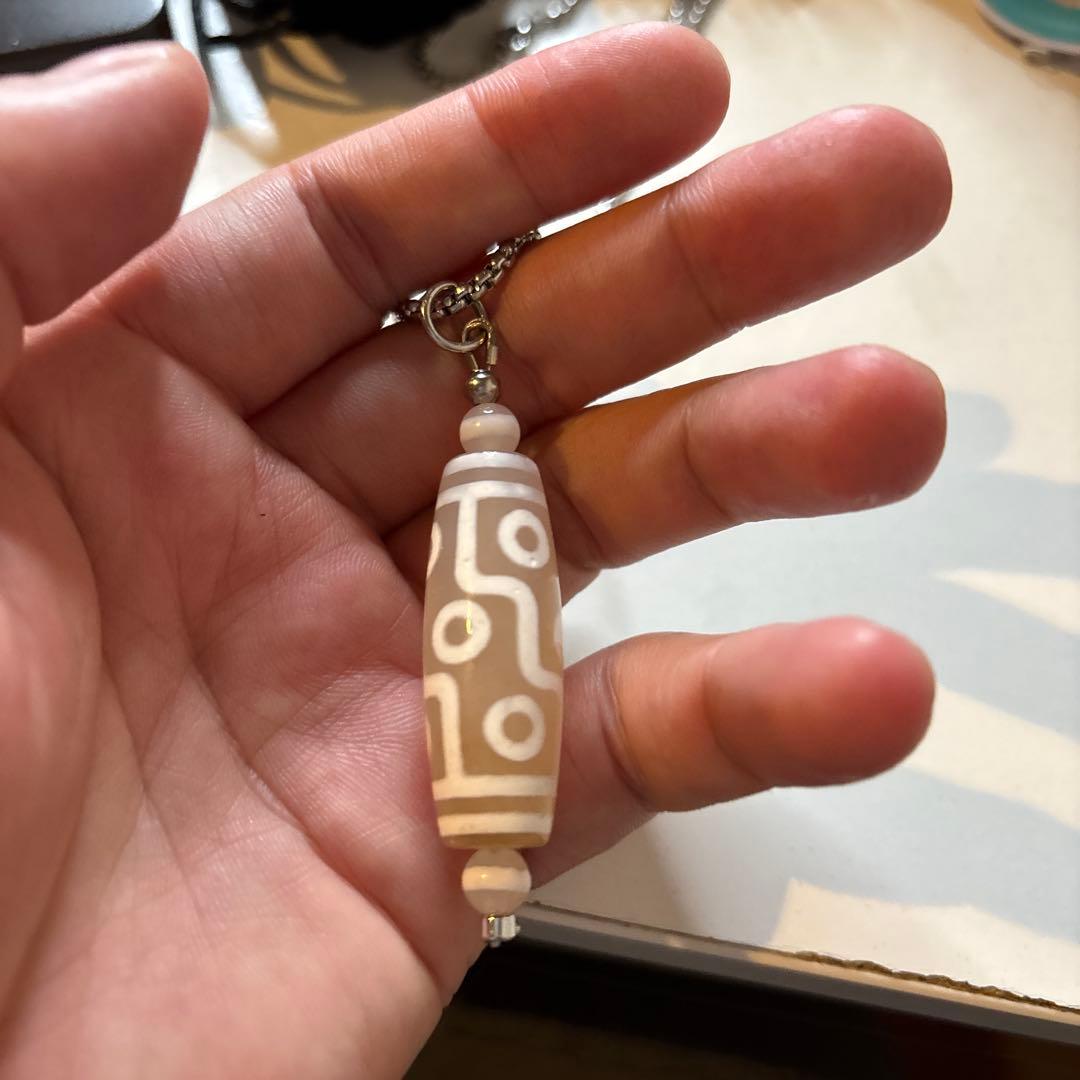 あれま！これはめっちゃくちゃ珍しいです！九眼白天珠