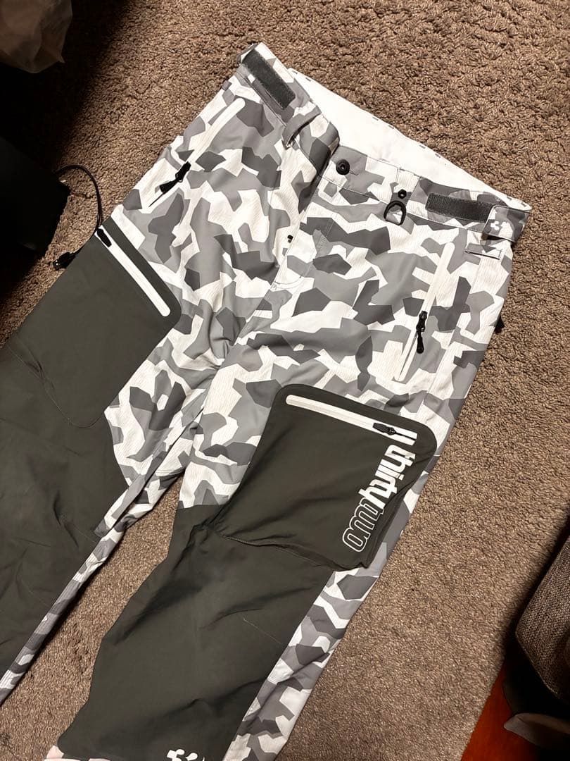thirtytwo 迷彩柄 アノラック Mサイズ　上下セット‼️ボードウェア