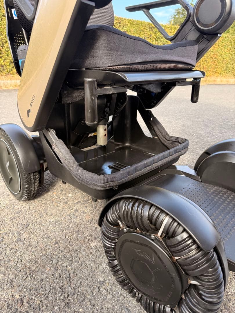 近畿配達は3千引 バッテリー2本♪ WHILL Model C 電動車椅