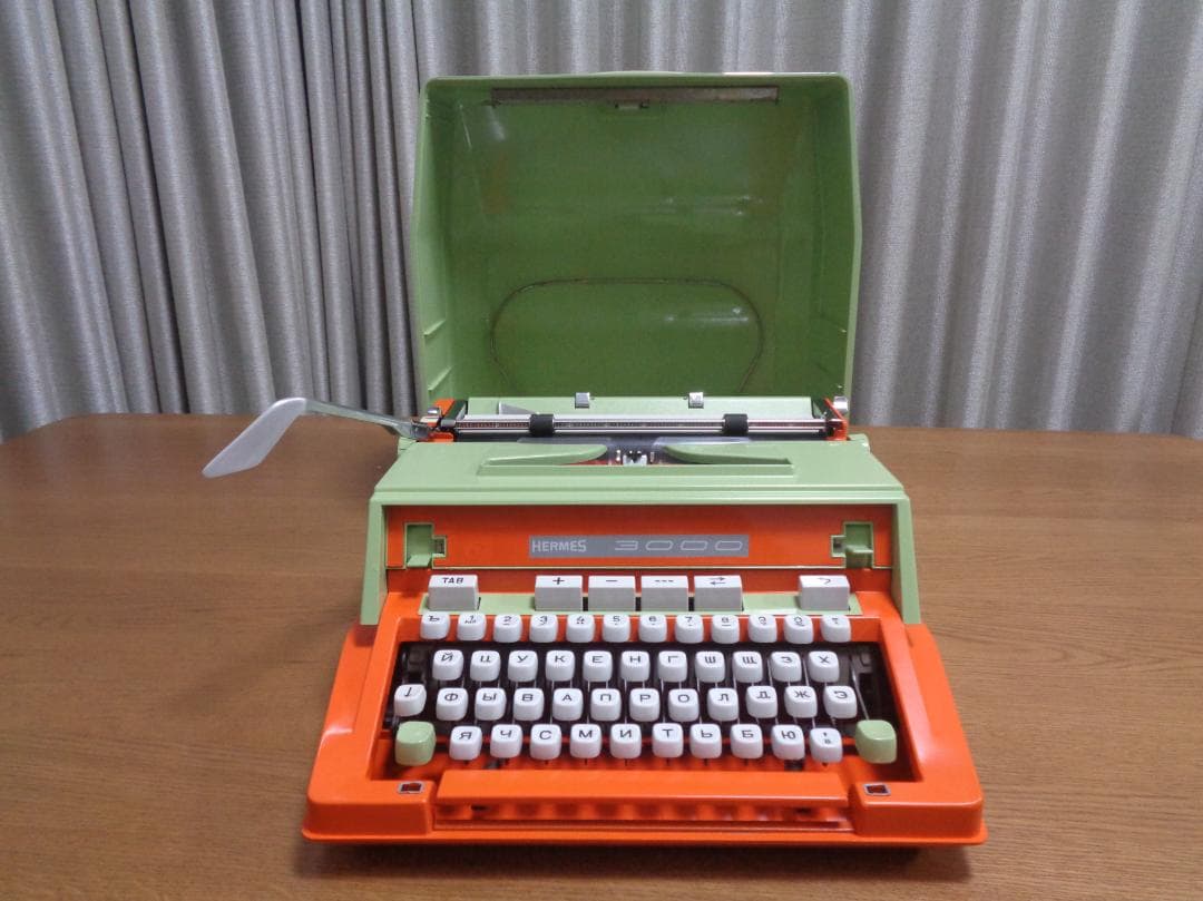 完動品 HERMES 3000 エルメスタイプライター ロシア語 カスタムカラー