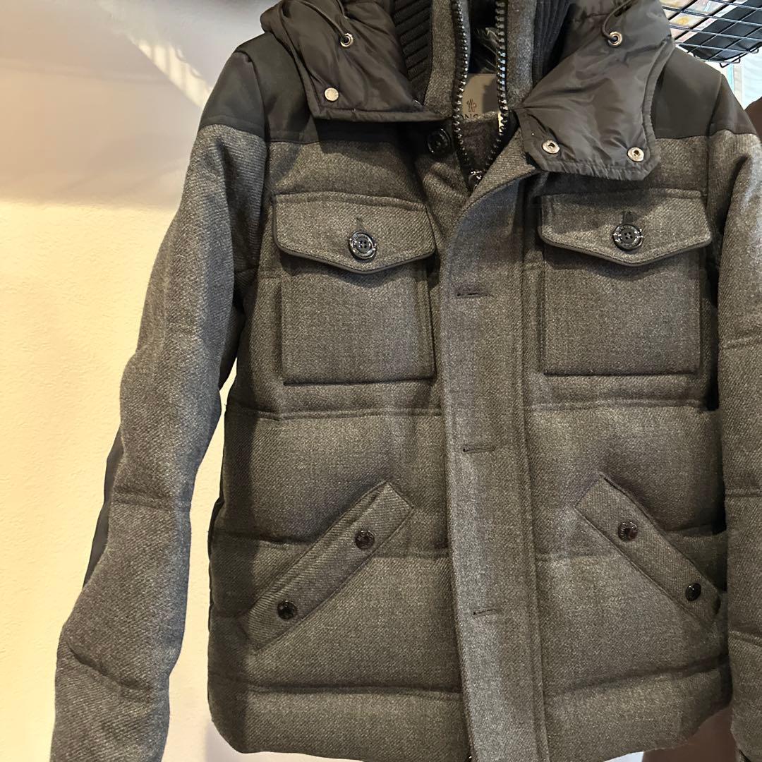 MONCLER グレー ダウンジャケット フード付き - メルカリ