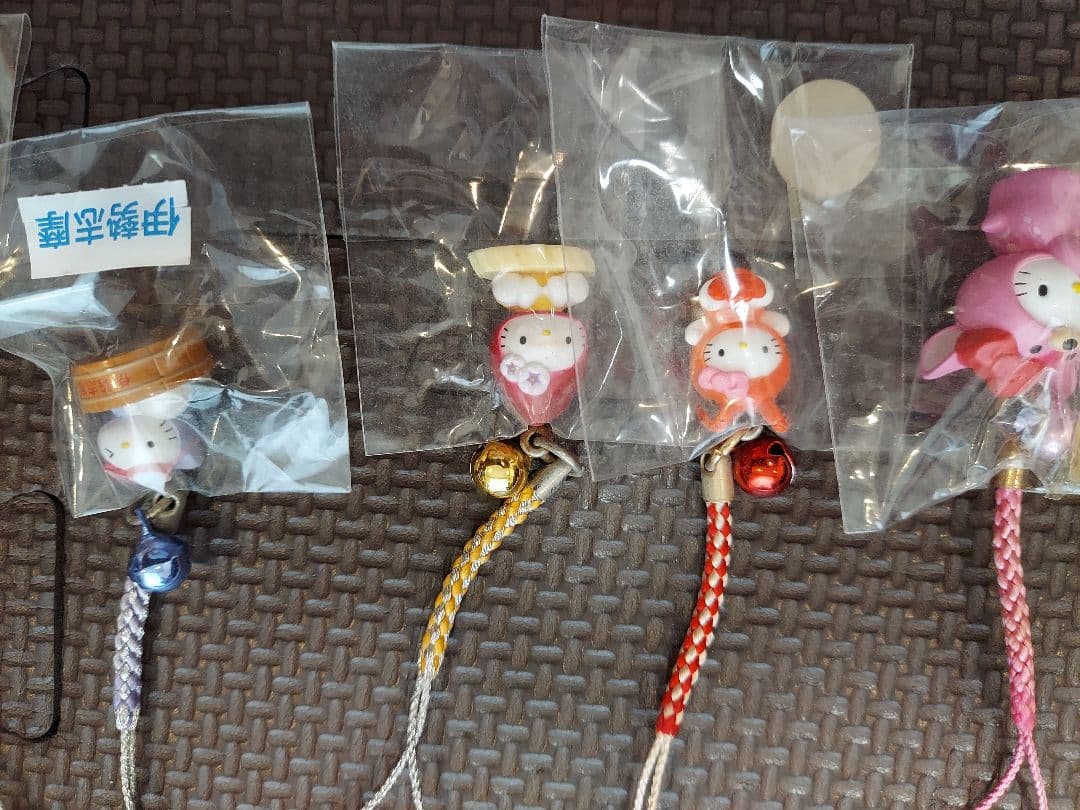 ハローキティご当地ストラップ38個セットバラ売り不可