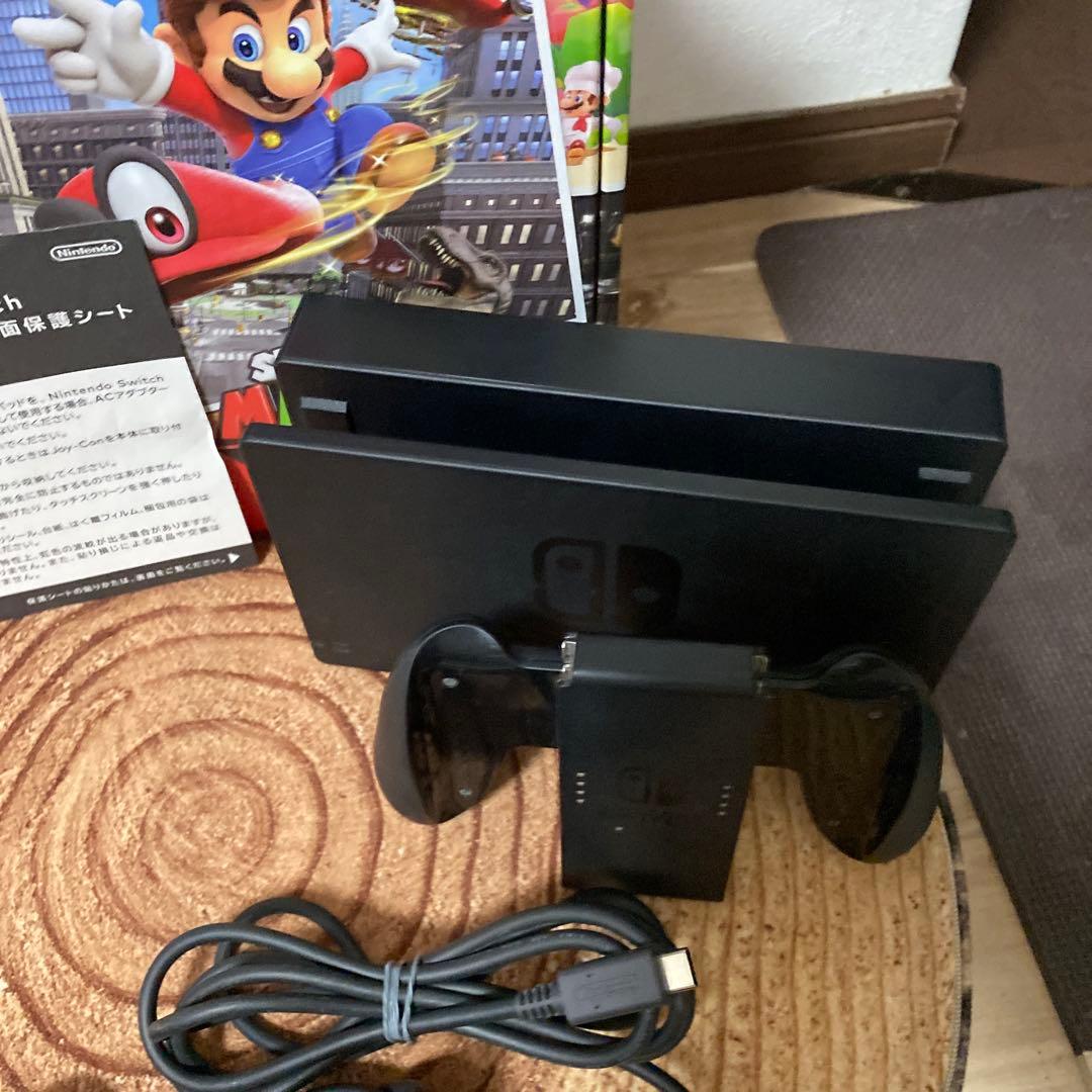 Nintendo Switch ニンテンドースイッチ本体　マリオカラー