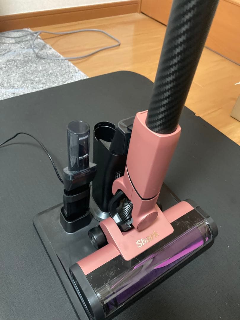シャーク製スティッククリーナー本体 ピンク 充電スタンド付き