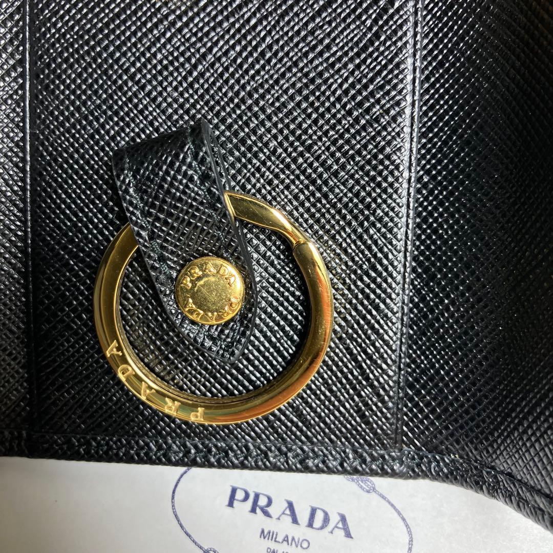 【未使用】 近年モデル プラダ メタルロゴ キーケース サフィアーノ 付属品完備