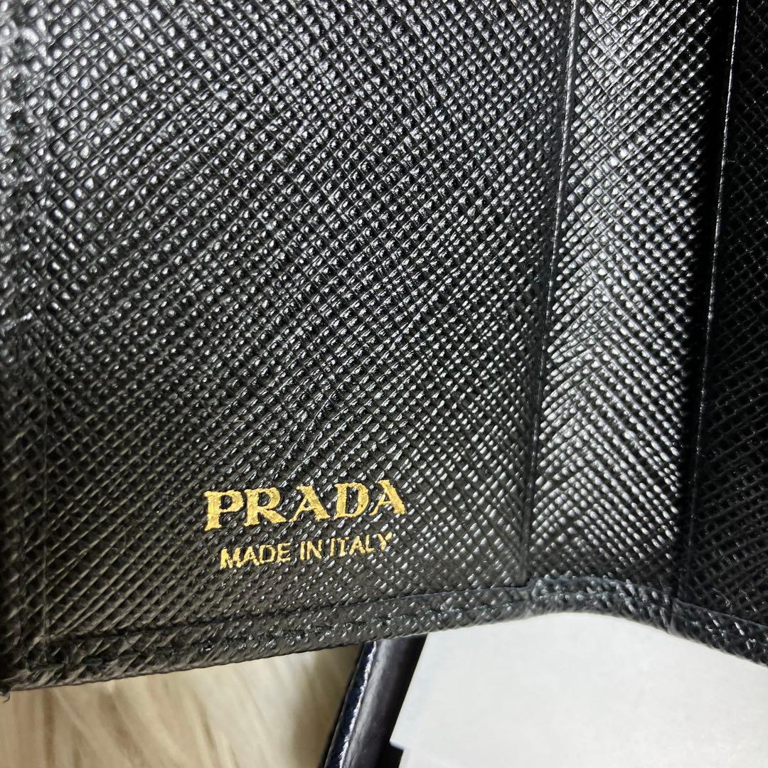 【未使用】 近年モデル プラダ メタルロゴ キーケース サフィアーノ 付属品完備