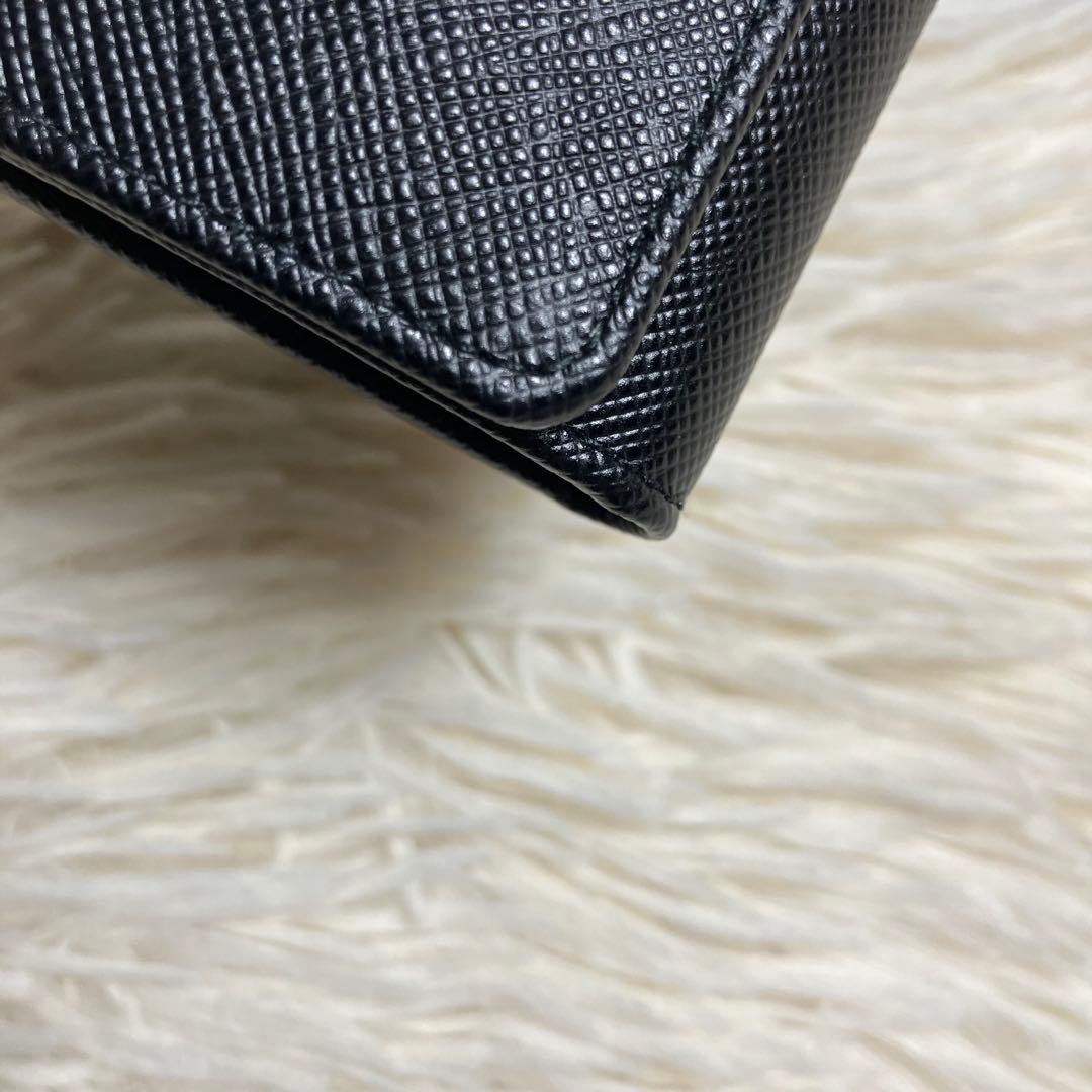 【未使用】 近年モデル プラダ メタルロゴ キーケース サフィアーノ 付属品完備