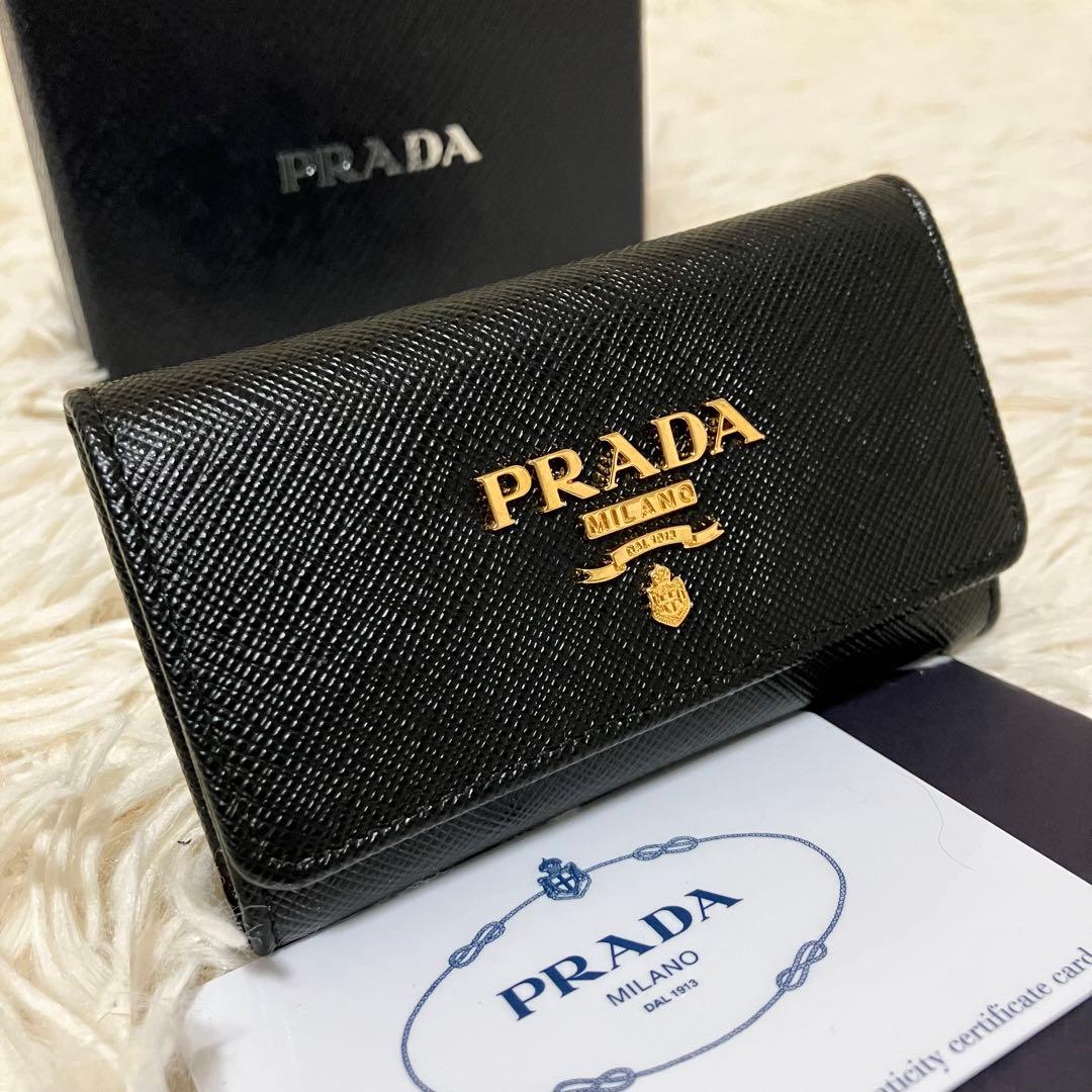【未使用】 近年モデル プラダ メタルロゴ キーケース サフィアーノ 付属品完備