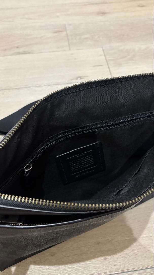 COACH ショルダーバッグ レザー　黒 ロゴパターン